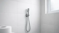 Dușul igienic: alternativa compactă la bideu care schimbă baia mică