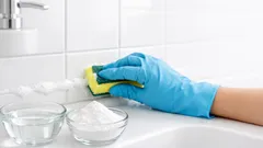 Peroxid de hidrogen 3% și bicarbonat: soluția simplă pentru curățenie eficientă în casă