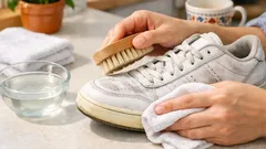 Cum cureți adidașii albi cu oțet alb, fără să strici materialul
