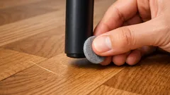 Cum previi zgârieturile pe parchet cu un truc de 2 minute: tampoane din fetru